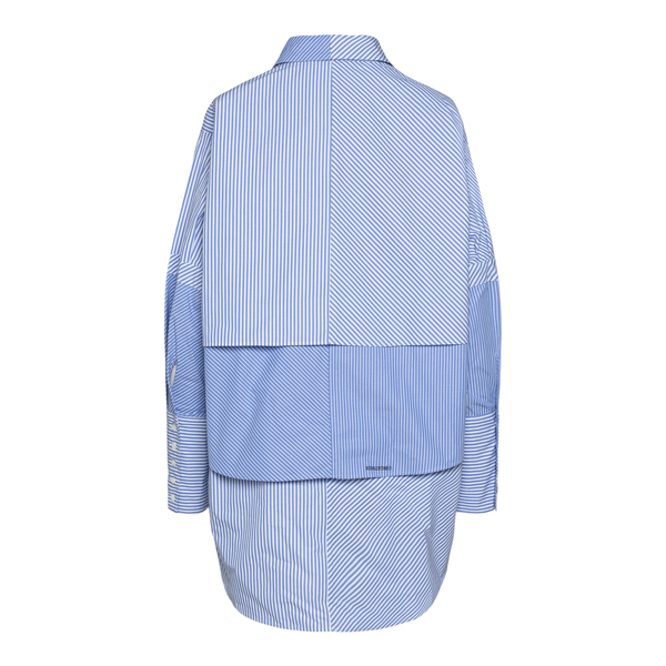 Camicia azzurra a righe con drappeggio                                                                                                                 davanti