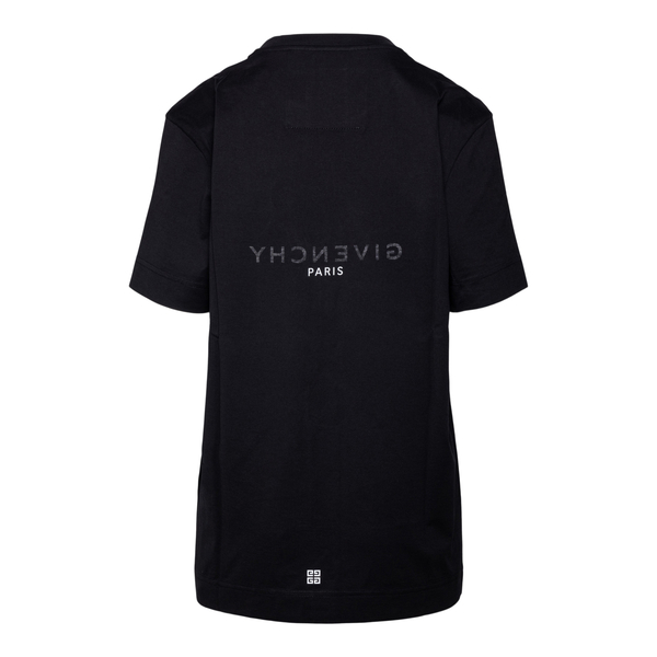 T-shirt nera con nome brand                                                                                                                            davanti
