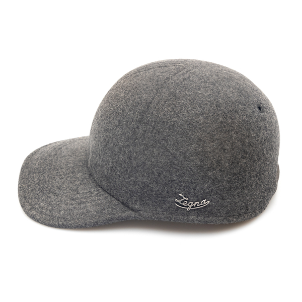 Cappello da baseball grigio con nome brand                                                                                                             davanti