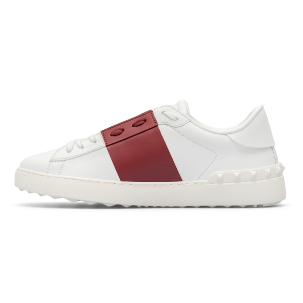 Sneakers bianche con fascia rossa                                                                                                                      davanti