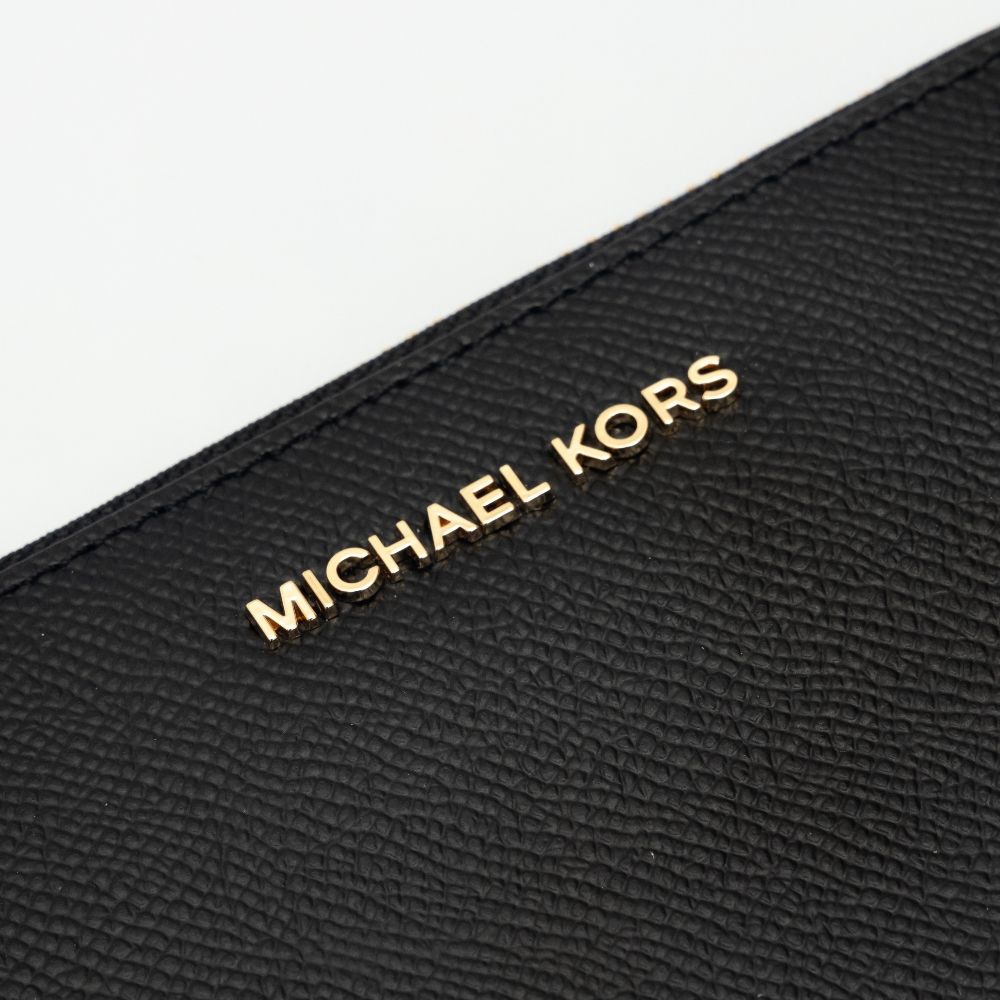 Black wallet with gold brand name Michael Kors | Ratti Boutique